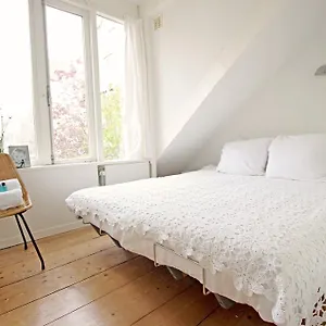 Beautiful 2 Floor Vondelpark Apartment. Niederlande